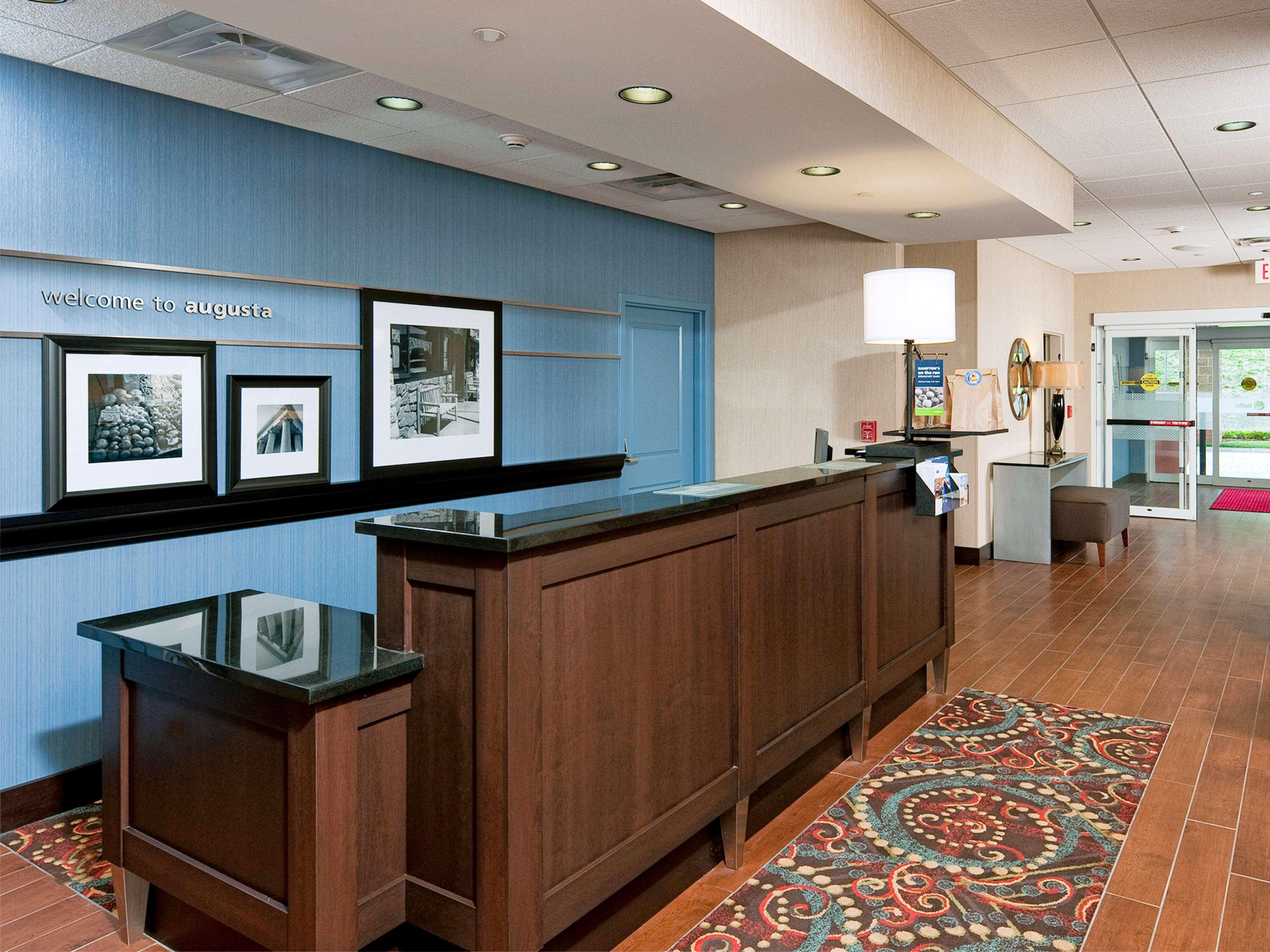 Hampton Inn Аугуста Екстериор снимка