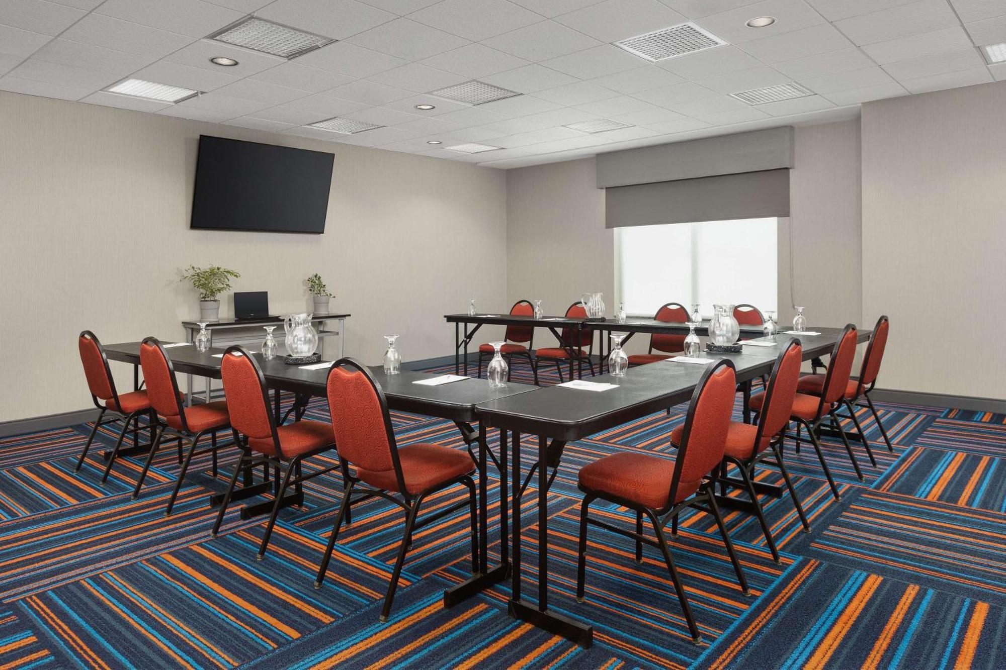 Hampton Inn Аугуста Екстериор снимка